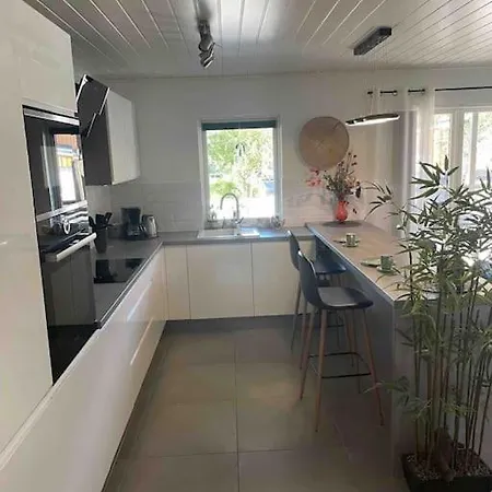 Apartamento Sentralt Beliggende Moderne Leilighet