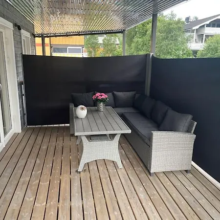 Sentralt Beliggende Moderne Leilighet *